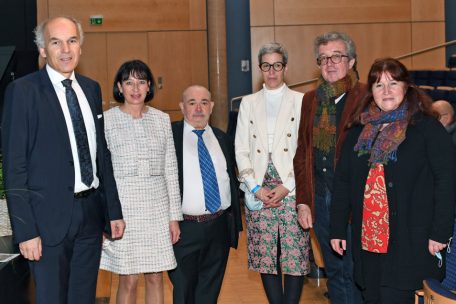 Von links nach rechts: Der Ettelbrücker Bürgermeister Jean-Paul Schaaf, die Schatzmeisterin der Asbl „Al Synagog Ettelbruck“ Mireille Schmit, Vizepräsident des Vereins Julien Joseph, Kulturministerin Sam Tanson, Vereinspräsident Abbes Jacoby und Françoise Flesch.