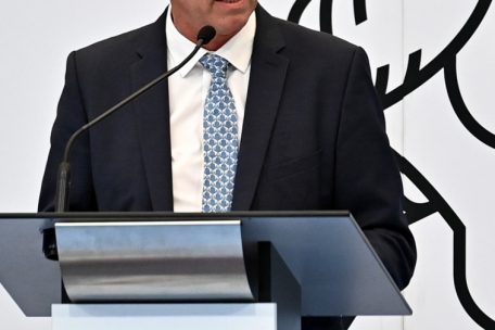 Der Grünen-Politiker Henri Kox (60) ist seit Juli 2020 Minister für Innere Sicherheit 