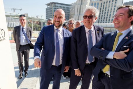 Pierre Gramegna mit Ex-Wirtschaftsminister Etienne Schneider und Erbgroßherzog Guillaume auf Werbetournee für Luxemburg in den Vereinigten arabischen Emiraten