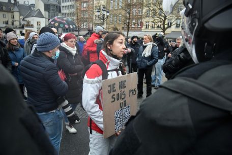 Protestteilnehmer versuchten wieder, die Polizisten von ihrem Anliegen zu überzeugen