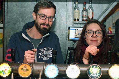 Damit alle Regeln eingehalten werden können, musste Sébastien Thiry (l.) sein Team während der Pandemie vergrößern – was auch mit Ausgaben verbunden ist