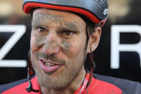 Jempy Drucker, nachdem er Greg van Avermaet 2017 zum Sieg durch die Hölle des Nordens verholfen hat