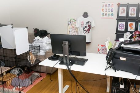 Feste Arbeitszeiten habe sie nicht, erzählt Sabrina Kaufmann. Bei ihren Arbeitsessions leistet ihr Kaninchen Chamallow Gesellschaft.