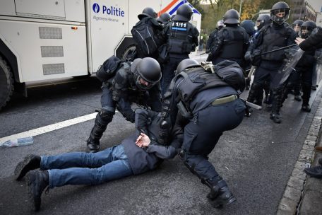 Die Artikel 5 und 14 des Polizeigesetzes erlauben es den Beamten, bei Protesten rasch zu handeln, um Unruhestifter kurzzeitig aus dem Verkehr zu ziehen