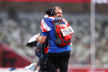 Bei seinen letzten Paralympics in Tokio machte das Wetter Tom Habscheid einen Strich durch die Rechnung, am Ende verpasste er als Vierter eine Medaille knapp. Tröstende Worte gab es von seinem Dauerrivalen Aled Davies.</p>
<p>