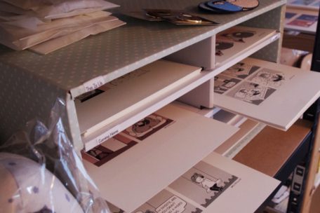 Die Waren ihres Online-Shops bewahrt Valérie Minelli zu Hause auf – ums Verschicken muss sie sich nebenher kümmern