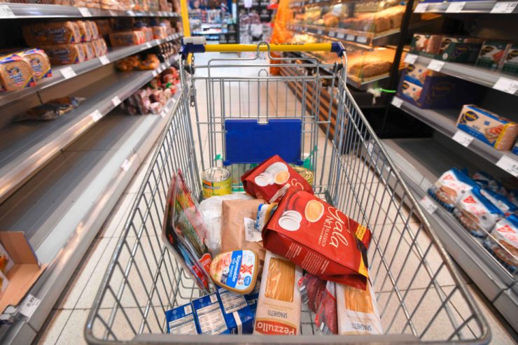 Verbraucherpreise / Inflationsrate verharrt bei über 4 Prozent