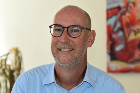 Gilles Baum, DP-Abgeordneter und Präsident der Kommission für Bildung, spricht von einer regelrechten Explosion der Infektionszahlen bei Kindern und Jugendlichen