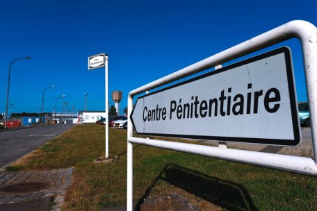 Die Gefängnisverwaltung würde sich dem Mindestlohn für Gefangene im normalen Strafvollzug nicht widersetzen. Pläne gibt es derzeit aber keine.