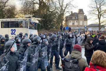 Schlagring mitgeführt / Festgenommener Demo-Teilnehmer wieder aus Untersuchungshaft entlassen