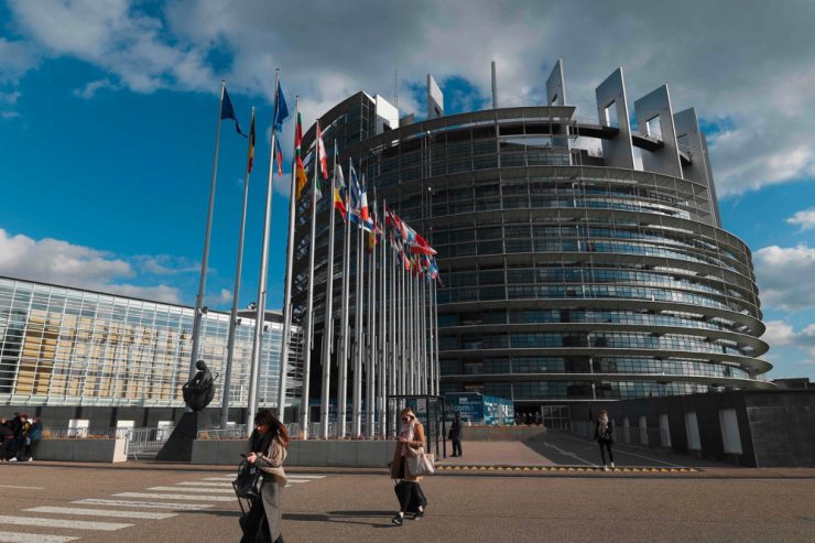 Europaparlament / Neues, schwarz-gelbes Bündnis will erklärte Abtreibungs-Gegnerin an die EU-Spitze bringen