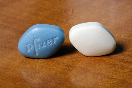 Deutschland / Potenzmittel Viagra bald ohne Rezept? Freigabe hätte Vor- und Nachteile