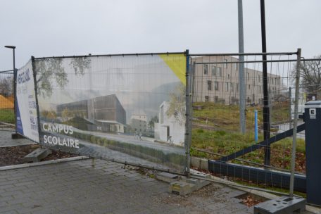 Dort, wo einst die Albert-Elsen-Grundschule stand, entstehen ein neues Schulgebäude, ein Schwimmbad sowie eine Turnhalle