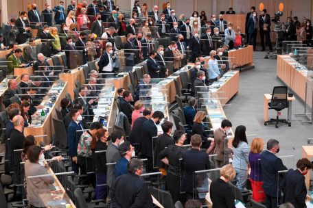 Österreich / Pekuniäre Belohnungen behübschen die mit hohen Strafen bewehrte Impfpflicht