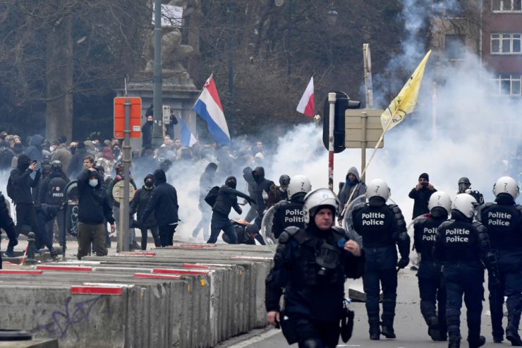 Brüssel / Demonstration gegen Corona-Maßnahmen endet in Gewalt – düstere Drohung nach Luxemburg