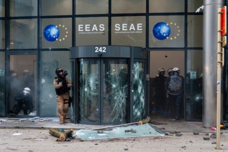 Die Demonstranten kamen aus ganz Europa – und griffen auch den Sitz des Europäischen Auswärtigen Dienstes an