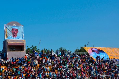 Mehrere tausend Tschader versammelten sich am Samstag in einem Stadion in der Hauptstadt N’Djamena zur Unterstützung der Militärjunta