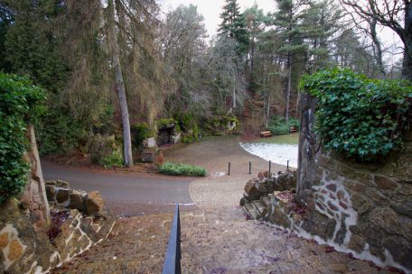 Die Zuschauer werden das Musical von der Straße und der Wiese gegenüber dem Denkmal aus verfolgen