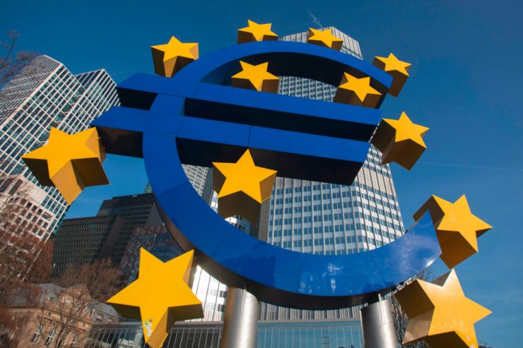 Standpunkt / Wie der Euro Europa spaltete: 20 Jahre nach Einführung bleibt er ein Schönwetterkonstrukt