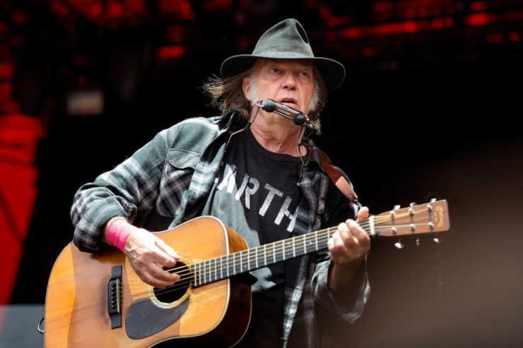 Pop und Politik / Neil Young ärgert sich über Corona-Verharmloser auf Spotify – und entfernt seine Musik