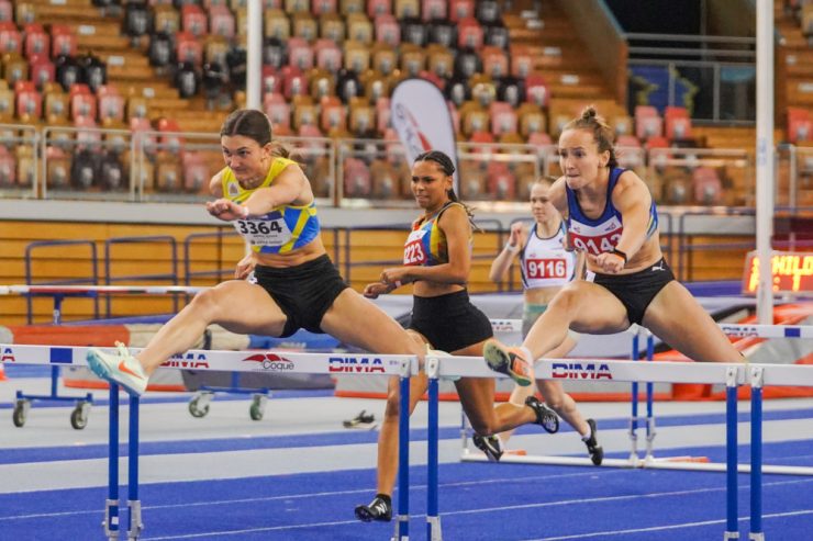 Leichtathletik / Plötzlich im Mittelpunkt: Hürdenspezialistin Victoria Rausch meldet sich mit Rekorden zurück