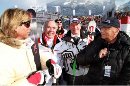 Karl Schranz (2.v.l.) mit den österreichischen Legenden Hansi Hinterseer (l.), Franz Klammer (2.v.r) und Niki Lauda (r.)
