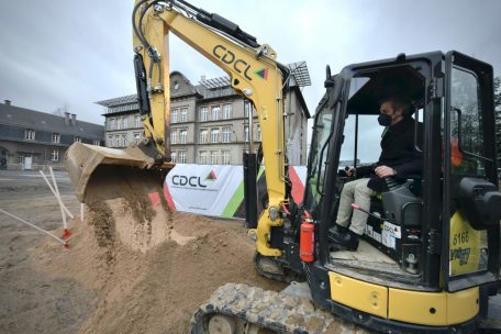 Gekonnt: Bürgermeister Georges Mischo offenbarte nicht geahnte Talente an den Steuerhebeln des Baggers