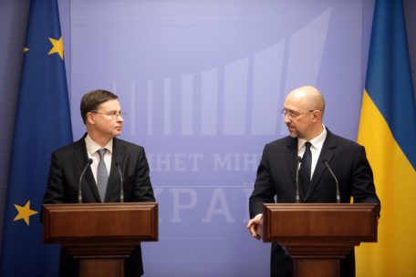 Konflikt / Die EU versucht, die Ukraine zu stabilisieren