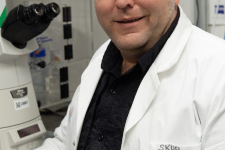 Alexander Skupin ist Biophysiker an der Universität Luxemburg und Mitglied der Covid-19-Taskforce von Research Luxembourg, die die Luxemburger Regierung während der Pandemie berät. In der Taskforce ist er vor allem für die Pandemie-Projektionen zuständig. 