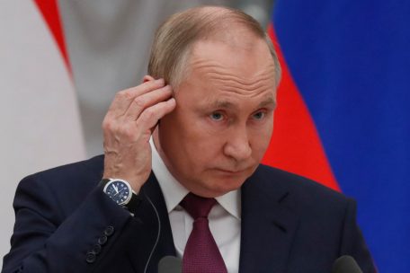 Die NATO habe Russland „betrogen“ und „frech getäuscht“, sagt der russische Präsident Putin vom Bildschirm