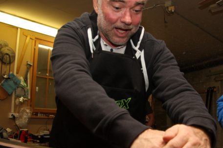 Gilles Osch unterstützt seinen Sohn nicht nur im technisch-administrativen Bereich sowie als Trainer, sondern auch als Servicemann hier in Adelboden