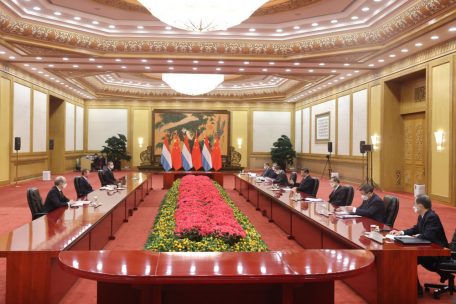 Großherzog Henri (links in der Mitte) während eines Gesprächs mit dem chinesischen Präsidenten Xi