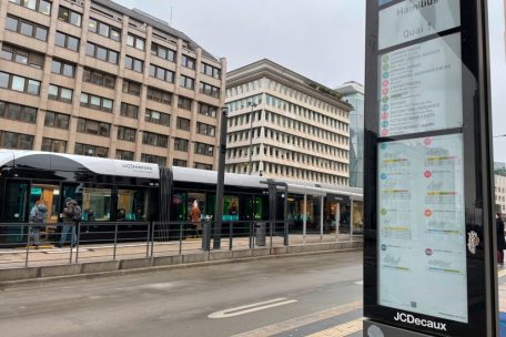 Vorfall am Royal Hamilius / Person zündet sich an – Augenzeugin: „Ein Mann versuchte, die Flammen mit einer Jacke zu ersticken“