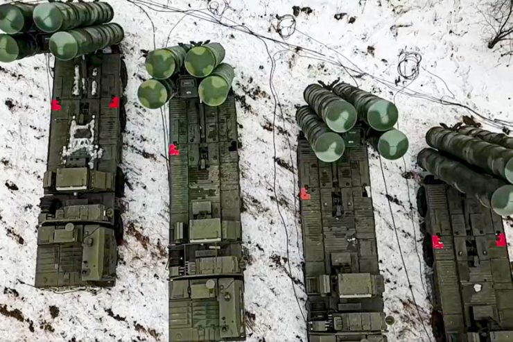 Ukraine-Konflikt / Militärmanöver in Belarus überschattet die diplomatischen Bemühungen