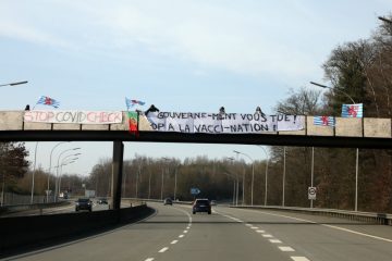 Maßnahmen-Gegner / Mehrere kleinere Corona-Proteste auf Luxemburger Autobahnbrücken