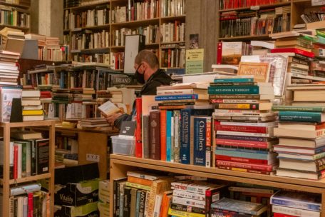 Vier Euro pro Kilo zahlen die Kunden in der Regel für die gebrauchten Bücher