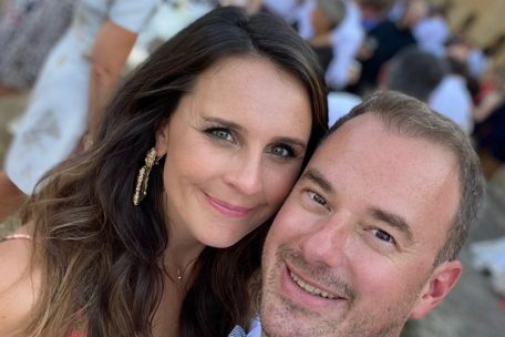 Nachdem sie ihre Partnerschaft an einem 22. Februar eintragen ließen und es vier Jahre danach ebenfalls an einem 22. Februar einen Heiratsantrag gab, werden Fabienne Zwally und Bob Olsem am heutigen Schnapsdatum in Esch heiraten