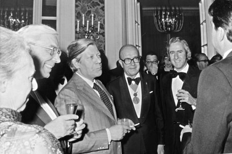 Jacques Poos bei einem Treffen der Herausgeber 1975 in Hamburg mit Helmut Schmidt 