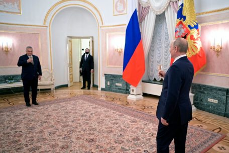 Anwälte Moskaus / Ukraine-Krise bringt Serbien und Ungarn in Erklärungsnot