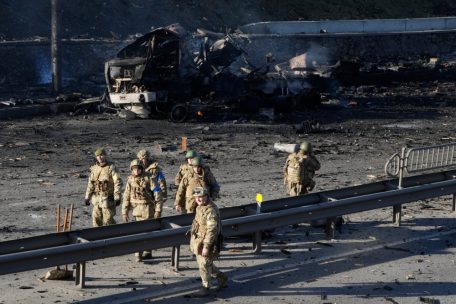 Überblick / Dritter Tag der Ukraine-Invasion: Kampf um Kiew und Debatte um Swift-Sanktion