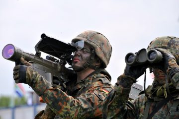 Ukraine-Krieg / Kurswechsel in der Krise: Deutschland liefert Waffen an Ukraine