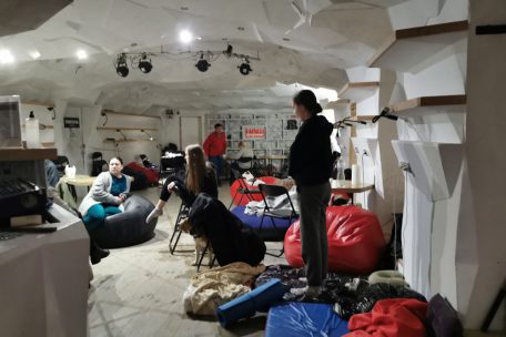Dieses Bild zeigt Einwohner Kiews in einem Schutzraum am 27.2.2022.