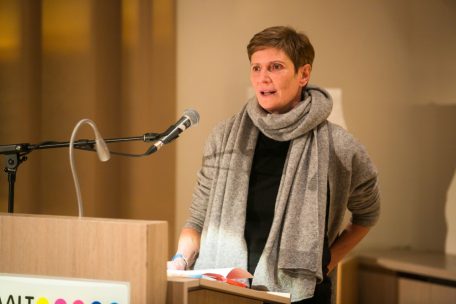 Corina Ciocârlie bei der Vorstellung des literarischen Reiseführers