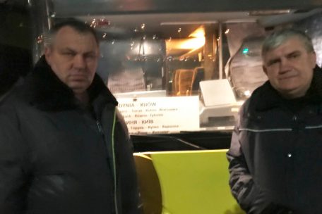 „Man muss eben“: Aleksander und Wlodymir sind Busfahrer, ihr Ziel ist Kiew