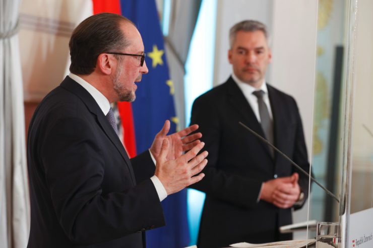 Österreich / „Neutralität bietet keinen Schutz“: Erste Rufe nach NATO-Beitritt – Rüge aus Moskau für Ukraine-Haltung