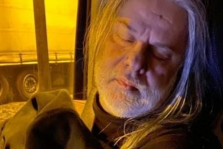 <br />
Nach fast 16 Stunden nonstop fahren: Daniel M. Porcedda schläft,  während sein Sohn die letzten Kilometer zurücklegt