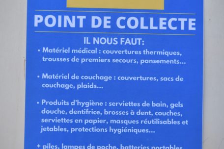 Das Hinweisplakat zählt auf, was genau benötigt wird