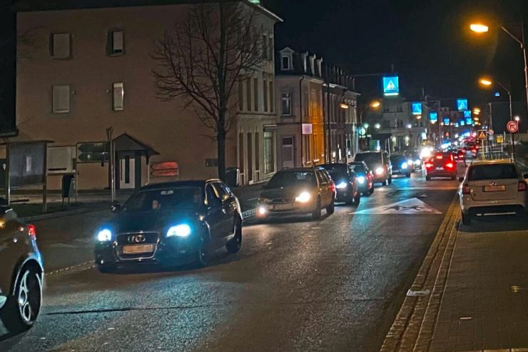 Luxemburg / Spritpreis-Schock: Video zeigt Mega-Stau vor Wasserbilliger Tankstellen