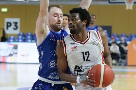 Duane Johnson (Nr. 12) war der MVP des Halbfinalspiels gegen die Etzella Ettelbrück