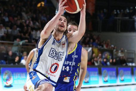 Pit Biever (in Weiß) ist der einzige Escher Spieler, der bereits einmal mit dem Klub im Pokalfinale stand